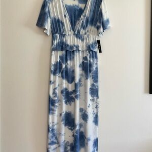 Lulus maxi dress tie dye white blue size medium